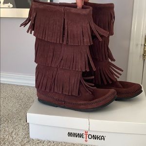 Mini Tonka maroon fringe boots